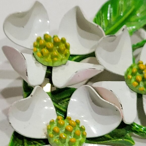 60s White & Green Enamel Dogwood Brooch 3 Flower Petal Pin Yellow Centers - Picture 6 of 11